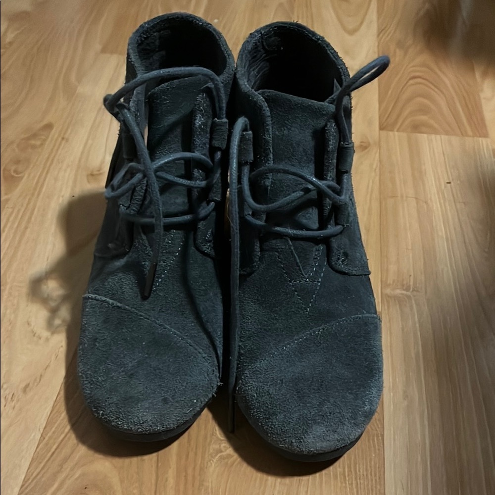 Women’s Toms Wedges Gray Suede Shoes